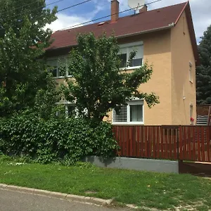 rezervați aici